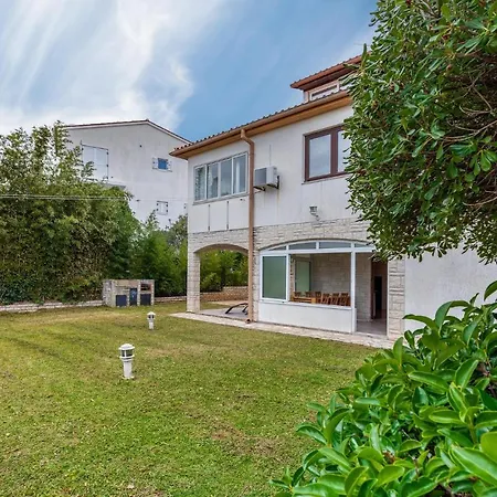 5 Bedroom Beautiful In 度假居 *