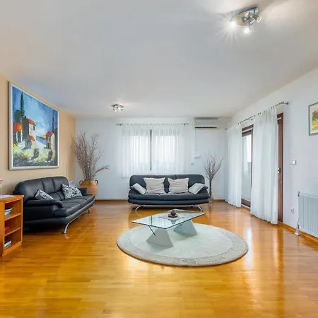 5 Bedroom Beautiful In 普莱曼图拉
