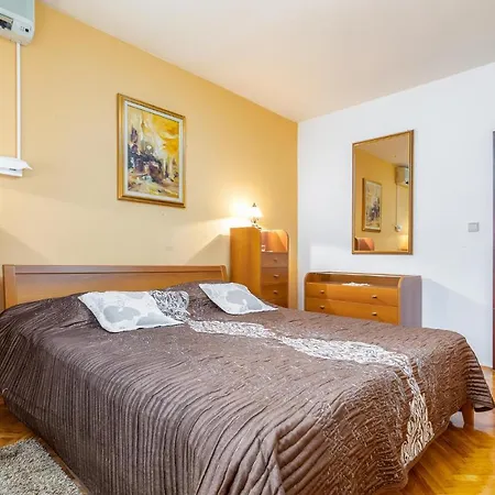5 Bedroom Beautiful In 度假居 普莱曼图拉
