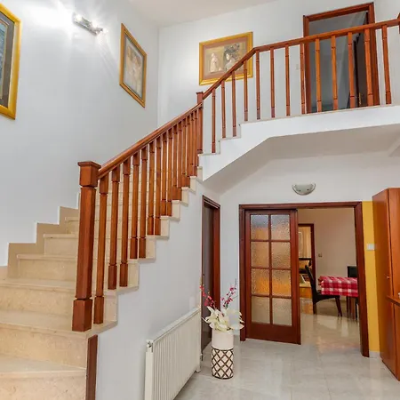 度假居 5 Bedroom Beautiful In 普莱曼图拉