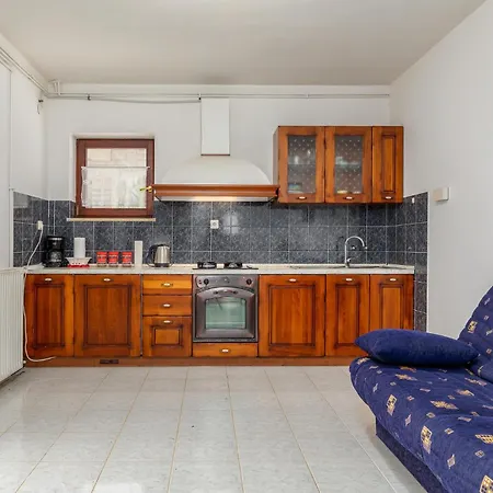 5 Bedroom Beautiful In *