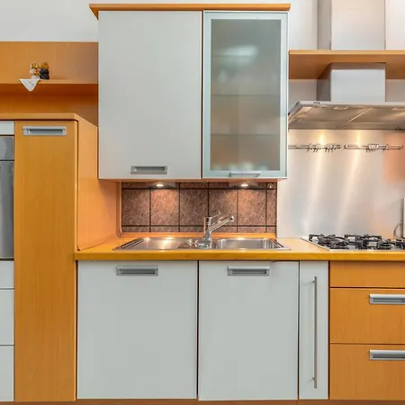 5 Bedroom Beautiful In