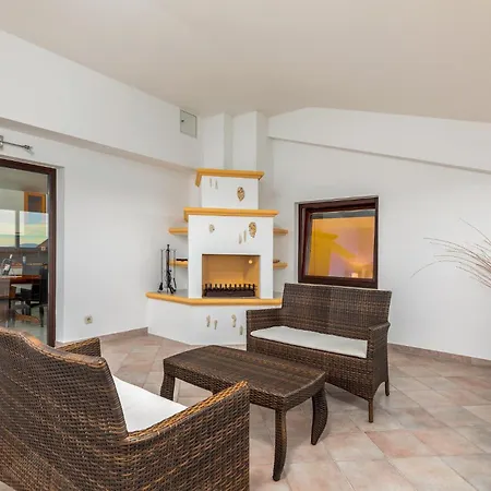 5 Bedroom Beautiful In